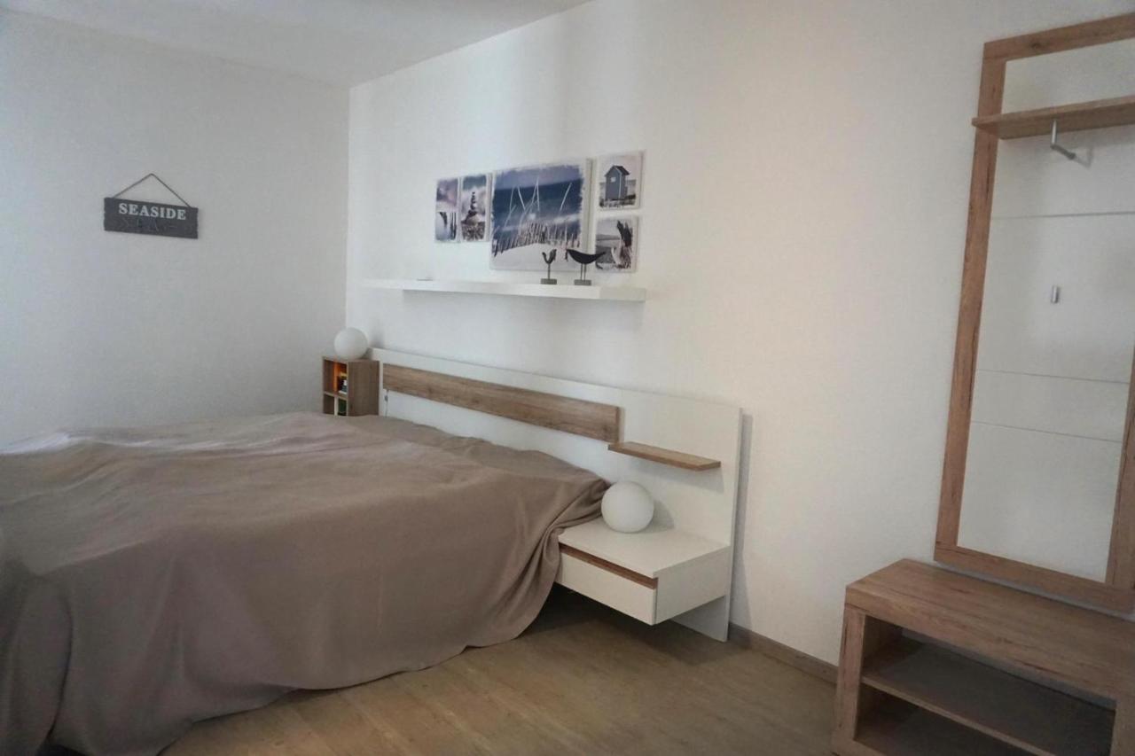 50180... Apartment Harlesiel Bagian luar foto